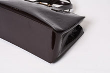 Load image into Gallery viewer, LOUIS VUITTON ルイヴィトン ウィルシャーPM ハンドバッグ M93641 ブラウン アマラント エナメル モノグラムヴェルニ 美品 中古 4b0139461