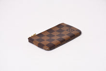 Load image into Gallery viewer, 極美品 LOUIS VUITTON ルイヴィトン ポシェット クレ コインケース 小銭入れ N62658 ダミエ エベヌ ブラウン 中古 4b013951