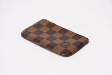 Load image into Gallery viewer, 極美品 LOUIS VUITTON ルイヴィトン ポシェット クレ コインケース 小銭入れ N62658 ダミエ エベヌ ブラウン 中古 4b013951