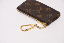 Load image into Gallery viewer, 極美品 LOUIS VUITTON ルイヴィトン ポシェット クレ コインケース 小銭入れ M62650 モノグラム ブラウン 中古 4b013952