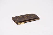 Load image into Gallery viewer, 極美品 LOUIS VUITTON ルイヴィトン ポシェット クレ コインケース 小銭入れ M62650 モノグラム ブラウン 中古 4b013952