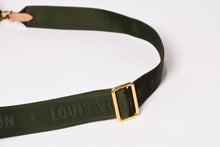 Load image into Gallery viewer, 極美品 LOUIS VUITTON ルイヴィトン モノグラム ミュルティポシェット アクセソワール カーキ ショルダーバッグ M44813 中古 4b013960