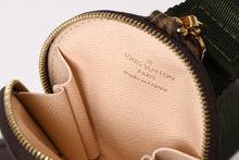 Load image into Gallery viewer, 極美品 LOUIS VUITTON ルイヴィトン モノグラム ミュルティポシェット アクセソワール カーキ ショルダーバッグ M44813 中古 4b013960