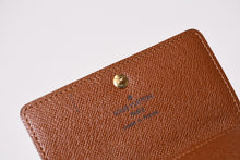 Load image into Gallery viewer, LOUIS VUITTON ルイヴィトン ミュルティクレ6 キーケース M62630 モノグラム PVC レザー ブラウン 6連 美品 中古 4b013961