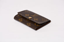 Load image into Gallery viewer, LOUIS VUITTON ルイヴィトン ミュルティクレ6 キーケース M62630 モノグラム PVC レザー ブラウン 6連 美品 中古 4b013961