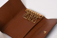Load image into Gallery viewer, LOUIS VUITTON ルイヴィトン ミュルティクレ6 キーケース M62630 モノグラム PVC レザー ブラウン 6連 美品 中古 4b013961