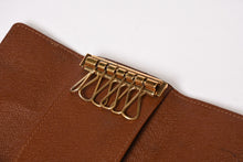 Load image into Gallery viewer, LOUIS VUITTON ルイヴィトン ミュルティクレ6 キーケース M62630 モノグラム PVC レザー ブラウン 6連 美品 中古 4b013961