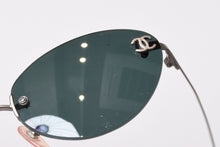 Load image into Gallery viewer, CHANEL シャネル リムレス サングラス アイウェア 4003 c103/71 サイズ53□19 130 ココマーク ブラック シルバー 美品 中古 4b013969
