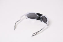 Load image into Gallery viewer, 極美品 OAKLEY オークリー PLANTARIS プランタリス サングラス アイウェア OO9437 サイズ63□19 126 グレー 中古 4b013979
