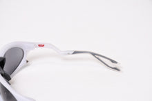 Load image into Gallery viewer, 極美品 OAKLEY オークリー PLANTARIS プランタリス サングラス アイウェア OO9437 サイズ63□19 126 グレー 中古 4b013979