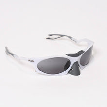Load image into Gallery viewer, 極美品 OAKLEY オークリー PLANTARIS プランタリス サングラス アイウェア OO9437 サイズ63□19 126 グレー 中古 4b013979