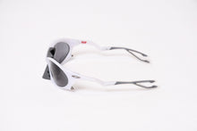 Load image into Gallery viewer, 極美品 OAKLEY オークリー PLANTARIS プランタリス サングラス アイウェア OO9437 サイズ63□19 126 グレー 中古 4b013979
