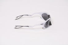 Load image into Gallery viewer, 極美品 OAKLEY オークリー PLANTARIS プランタリス サングラス アイウェア OO9437 サイズ63□19 126 グレー 中古 4b013979