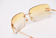 Load image into Gallery viewer, CHANEL シャネル リムレス サングラス アイウェア 4017-D c.125/56 サイズ62□17 120 ココマーク ラインストーン イエロー 美品 中古 4b014020