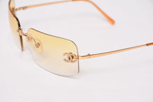 Load image into Gallery viewer, CHANEL シャネル リムレス サングラス アイウェア 4017-D c.125/56 サイズ62□17 120 ココマーク ラインストーン イエロー 美品 中古 4b014020