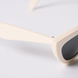 CELINE セリーヌ Sunglasses サングラス クリームカラー キャットアイ 56□20 145 CL4019IN 美品 中古 4b014166