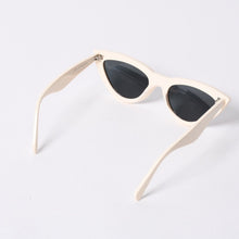 画像をギャラリービューアに読み込む, CELINE セリーヌ Sunglasses サングラス クリームカラー キャットアイ 56□20 145 CL4019IN 美品 中古 4b014166