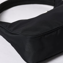 画像をギャラリービューアに読み込む, 極美品 PRADA プラダ ホーボー ワンショルダーバッグ MV515 トライアングルロゴ 三角ロゴプレート ナイロン ブラック 中古 4a000053