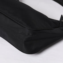 画像をギャラリービューアに読み込む, 極美品 PRADA プラダ ホーボー ワンショルダーバッグ MV515 トライアングルロゴ 三角ロゴプレート ナイロン ブラック 中古 4a000054