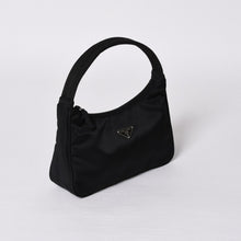 画像をギャラリービューアに読み込む, 極美品 PRADA プラダ ホーボー ワンショルダーバッグ MV515 トライアングルロゴ 三角ロゴプレート ナイロン ブラック 中古 4a000053