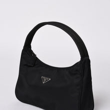 画像をギャラリービューアに読み込む, 極美品 PRADA プラダ ホーボー ワンショルダーバッグ MV515 トライアングルロゴ 三角ロゴプレート ナイロン ブラック 中古 4a000053