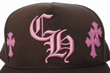 画像をギャラリービューアに読み込む, 極美品 CHROME HEARTS クロムハーツ CH刺繍 クロスパッチ トラッカーキャップ 帽子 U.S.A製 ブラウン ピンク シルバー金具 中古 4b004404