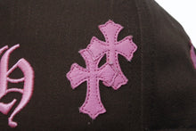 画像をギャラリービューアに読み込む, 極美品 CHROME HEARTS クロムハーツ CH刺繍 クロスパッチ トラッカーキャップ 帽子 U.S.A製 ブラウン ピンク シルバー金具 中古 4b004404