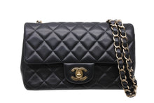 Load image into Gallery viewer, CHANEL シャネル ミニマトラッセ20 SフラップSチェーンショルダーバッグ ランダム番台 ラムスキン ブラック ゴールド金具 美品 中古 4b010496