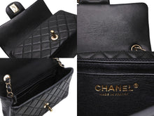 Load image into Gallery viewer, CHANEL シャネル ミニマトラッセ20 SフラップSチェーンショルダーバッグ ランダム番台 ラムスキン ブラック ゴールド金具 美品 中古 4b010496