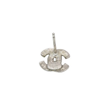 画像をギャラリービューアに読み込む, 極美品 CHANEL シャネル ココマーク ピアス 重量約1.5g 06P刻印 ラインストーン メタル シルバー クリア 両耳用 美品 中古 4b010288