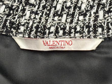 Load image into Gallery viewer, 極美品 Valentino ヴァレンチノ スタッズ ツイードジャケット ブラック ホワイト サイズ M ブラック金具 中古 4b011448