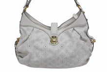 画像をギャラリービューアに読み込む, 極美品 LOUIS VUITTON ルイヴィトン マヒナXS パンチング ショルダーバッグ M95661 ホワイト レザー ゴールド金具 中古 4b010746