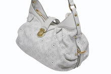 画像をギャラリービューアに読み込む, 極美品 LOUIS VUITTON ルイヴィトン マヒナXS パンチング ショルダーバッグ M95661 ホワイト レザー ゴールド金具 中古 4b010746