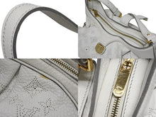 画像をギャラリービューアに読み込む, 極美品 LOUIS VUITTON ルイヴィトン マヒナXS パンチング ショルダーバッグ M95661 ホワイト レザー ゴールド金具 中古 4b010746