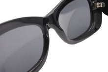 Load image into Gallery viewer, 極美品 VERSACE ヴェルサーチ サングラス メドゥーサロゴ MOD.417 ブラック ゴールド プラスチック 中古 4b011296