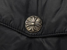 画像をギャラリービューアに読み込む, CHROME HEARTS クロムハーツ ナイロン ダウンベスト サイズL クロスボールボタン ダガージップ ブラック 美品 中古 4b010873