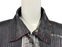 Load image into Gallery viewer, 新品同様 PLEATS PLEASE ISSEY MIYAKE プリーツプリーズイッセイミヤケ プリーツ 長袖シャツ ブラック ポリエステル PP03-JD531 サイズ4 中古 4b010915