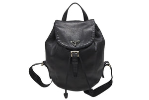 極美品 PRADA プラダ リュック デイパック 三角プレート トライアングルロゴ イタリア製 ブラック シルバー金具 レザー 中古 4b011024