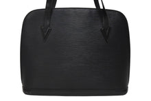Load image into Gallery viewer, LOUIS VUITTON ルイヴィトン エピ リュサック ワンショルダーバッグ M52282 ブラック レザー 美品 中古 4b011045
