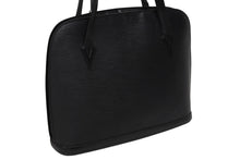 Load image into Gallery viewer, LOUIS VUITTON ルイヴィトン エピ リュサック ワンショルダーバッグ M52282 ブラック レザー 美品 中古 4b011045