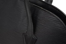 Load image into Gallery viewer, LOUIS VUITTON ルイヴィトン エピ リュサック ワンショルダーバッグ M52282 ブラック レザー 美品 中古 4b011045