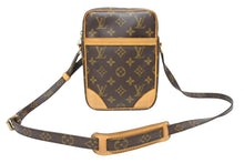 Load image into Gallery viewer, 極美品 LOUIS VUITTON ルイヴィトン ダヌーブ ショルダーバッグ M45266 モノグラム PVC レザー ゴールド金具 中古 4b011143