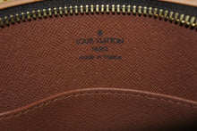 Load image into Gallery viewer, 極美品 LOUIS VUITTON ルイヴィトン ドルーオ ショルダーバック M51290 モノグラム ブラウン ゴールド金具 中古 4b010964