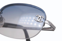 Load image into Gallery viewer, CHANEL シャネル ハーフリム サングラス アイウェア 4099 c.124/7B サイズ55□16 130 ココマーク ブルー シルバー 美品 中古 4b011552