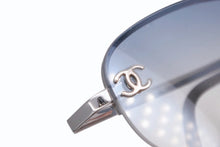 Load image into Gallery viewer, CHANEL シャネル ハーフリム サングラス アイウェア 4099 c.124/7B サイズ55□16 130 ココマーク ブルー シルバー 美品 中古 4b011552