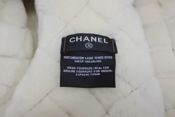 新品同様品 CHANEL シャネル ココネージュ フライトキャップ AAA429 ベージュ ブラック ホワイト スウェード ムートン 中古 4b011760