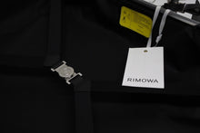 Load image into Gallery viewer, 極美品 RIMOWA リモワ × PORSCHE ポルシェ ハンドキャリーケース スーツケース 9229001290 シルバー エンブレム ジェラルミン 中古 4b011111