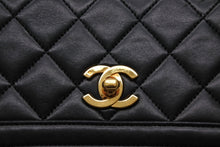 Load image into Gallery viewer, CHANEL シャネル Sフラップ Sチェーンショルダーバッグ 1番台 ココマーク ラムスキン ブラック ゴールド金具 美品 中古 4b011814