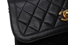 Load image into Gallery viewer, CHANEL シャネル Sフラップ Sチェーンショルダーバッグ 1番台 ココマーク ラムスキン ブラック ゴールド金具 美品 中古 4b011814