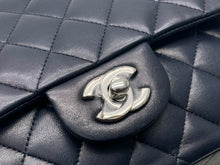 画像をギャラリービューアに読み込む, 極美品 CHANEL シャネル マトラッセ25 Wフラップ Wチェーンショルダーバッグ 19番台 ココマーク ラムスキン ネイビー シルバー金具 中古 4b011812